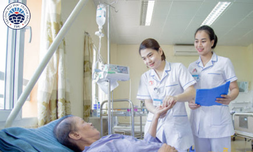 Mức lương của ngành điều dưỡng tại Việt Nam và nước ngoài